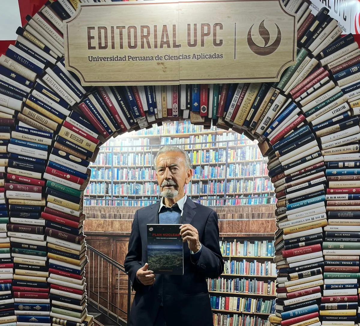 Visita a la Feria Internacional del Libro de Lima 2025